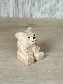 くまさん足の裏を見せて座ってる