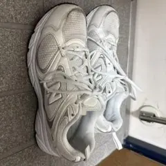 New Balance ホワイトスニーカー