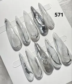571現品ネイルチップちゅるんニュアンスギャル シズニルック ロングネイル 推し