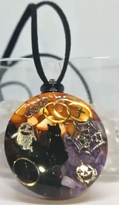オルゴナイト　ネックレス　黒猫ちゃん（ハロウィンver）
