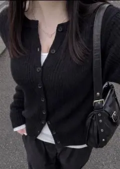 黒カーディガン