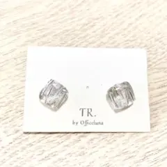 【ハンドメイド】ビーズ　パール入りレジンスクエアピアス　シルバー　小ぶり