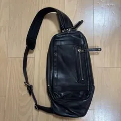 masterpiece　レザー ボディバッグ 黒