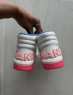 【希少完売品】CHANEL バックロゴネオンスニーカー ミドルカットのサムネイル