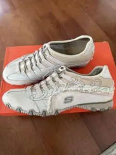 スケッチャーズ　スニーカー