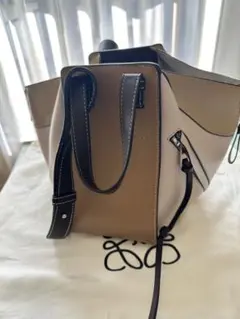 ベージュとブラウン　ハンドバッグ