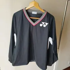 未使用に近い　YONEX　ウォームアップVネック ブラック　Mサイズ