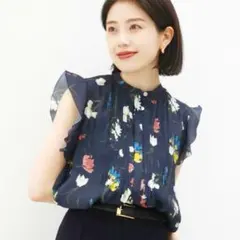 新品タグ付き　フローラルモチーフプリントブラウス　anuansのサムネイル