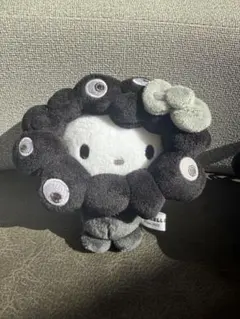 万博　ミャクミャク　サンリオ　黒　なりきりぬいぐるみ　カラビナ付き　キティ