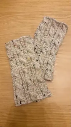 ベージュ ケーブル編み ハンドウォーマー　アームウォーマー　手編み