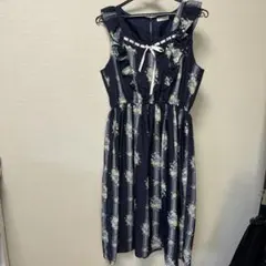 ネイビー フラワープリント ワンピース axesFemme