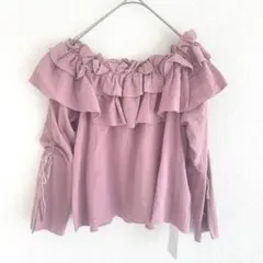 ✨新品未使用タグ付き✨【セシルマクビー】オフショルダー　フリル　長袖ブラウスのサムネイル