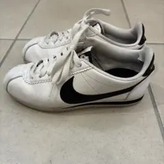 NIKE CORTEZ ホワイト ブラック スニーカー　23センチのサムネイル