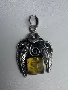 925 シルバー琥珀ペンダント