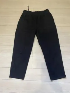 GU 黒 ストレートパンツ