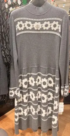 半額、Super Beauty 花柄長袖ひざ丈ワンピース 44サイズ