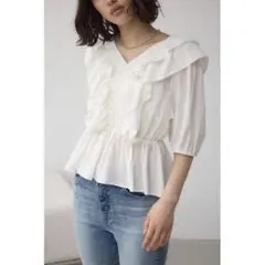 今季作！【タグ付き】AZUL BY MOUSSYラッフルショルダーブラウス