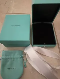 ティファニーの空箱と付属品