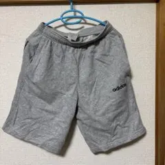 adidas グレー ショートパンツ　Mサイズ