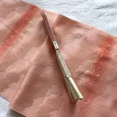 錦糸が織り込まれた　茜色の華やかな　帯揚げ帯締めセット