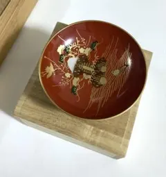 赤い漆器 深皿 金色の花柄 木箱付き