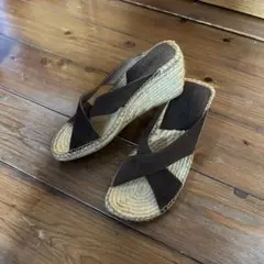 ブラウン スエード クロスストラップ サンダル