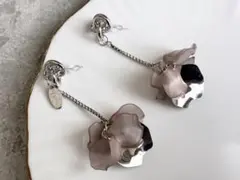 ㉔　✳︎春✳︎ 花びらのシルバーピアス　ゆらゆら♡ ピアスキャッチ追加可能⭐︎