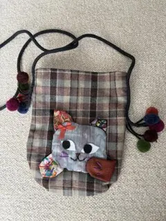 ハンドメイド　猫の顔刺繍ポシェット　おまけ付き