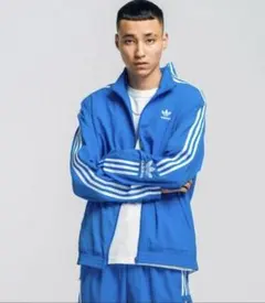 adidas ナイロンジャケット　青　ブルー