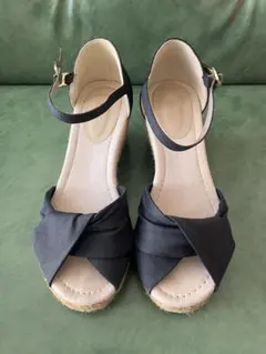 ブラック クロスデザイン ウェッジサンダル