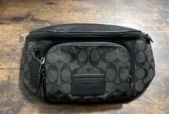 COACH ブラック ボディバッグ