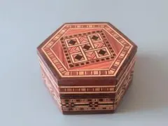 タイ王室御用達【NARAI PHAND】ハンドペイント 蓋物 ベンジャロン焼