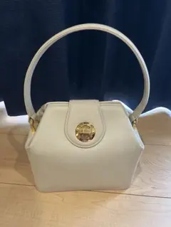 【希少】GIVENCHY ハンドバッグ ターンロック 4Gロゴ ホワイト　レザーのサムネイル