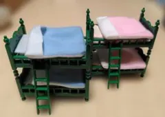 【初期】シルバニアファミリー緑色家具 二段ベッド　2個セット　掛け敷き布団　枕