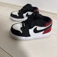 Nike Air Jordan 1 スニーカー つま黒　キッズ