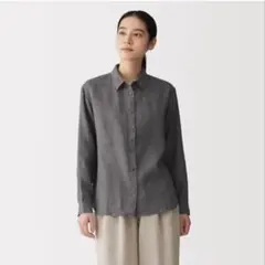 無印良品　リネン　洗いざらしレギュラーカラー長袖シャツ　今季　チャコールグレーのサムネイル