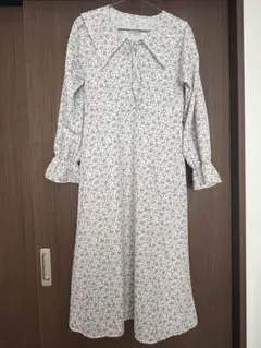 花柄ロングワンピース（グレー系）