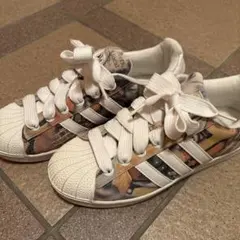 adidas スニーカー