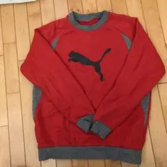 PUMA 赤 グレー トレーナー