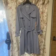 axes femme濃い水色トレンチコート