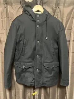 ZARAフード付きブラックジャンパー