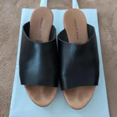 ADAM ET ROPE. ブラックレザーウェッジサンダル