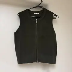 ジーユー　ダークグリーン リブ編み ジッパーベスト