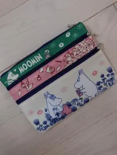 ムーミンキャラクターポーチ 3層ファスナー付き