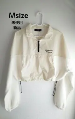 Absolutly Feminist クロップド丈のホワイトジャケット