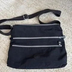 黒 ナイロン ショルダーバッグ