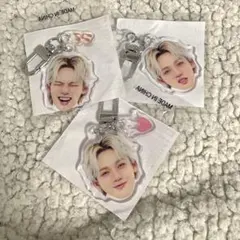 treasure ヒョンソク 顔アクキー PULSE ON 喜怒楽