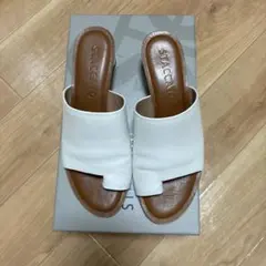 STACCATO トングサンダル ホワイト 24cmのサムネイル