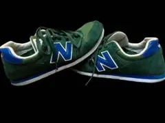 New Balance グリーンスニーカー