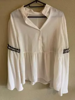 ZARA　ホワイト フレアスリーブ シャツ